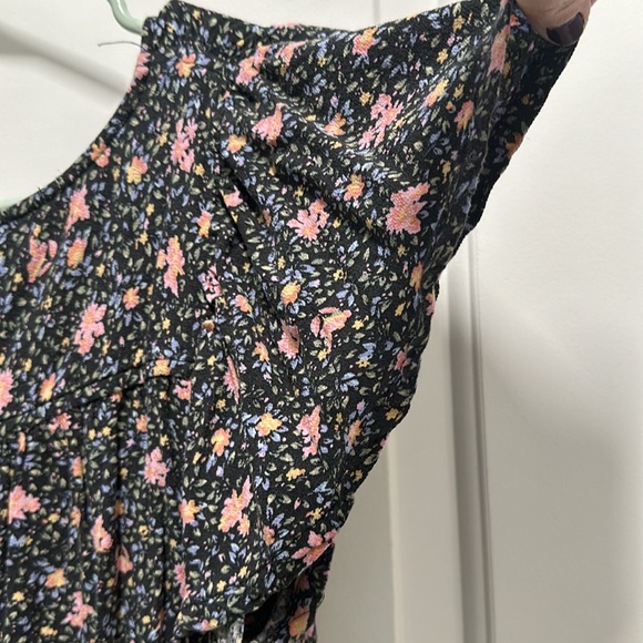 American Eagle Blue Floral Print Flowy Cropped Shirt - Picture 6 of 6